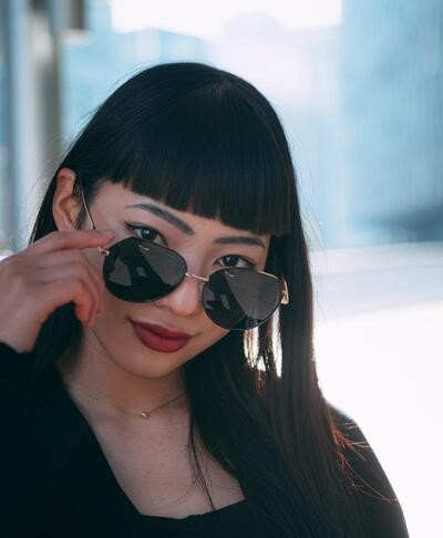 女性モデルの写真