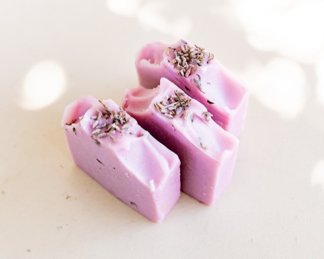 ピンク色の手作り石けんの写真