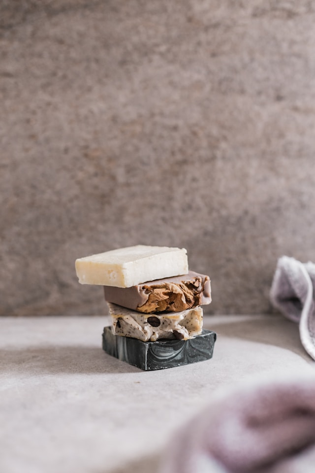石けんが3つ積み重ねられている写真
